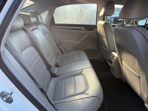 Used 2018 Volkswagen Passat 2.0T SE image 19