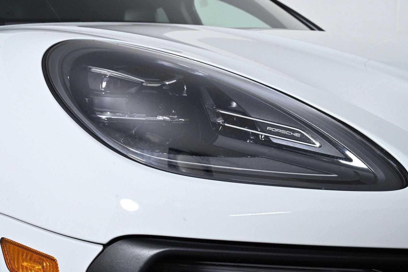 Used 2024 Porsche Macan Turbo AWD/4WD image 8