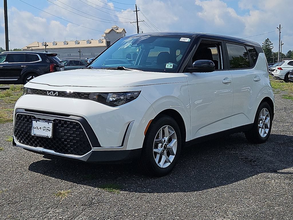 Used 2023 Kia Soul S FWD image 3