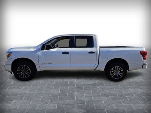 Used 2023 Nissan Titan SV image 4