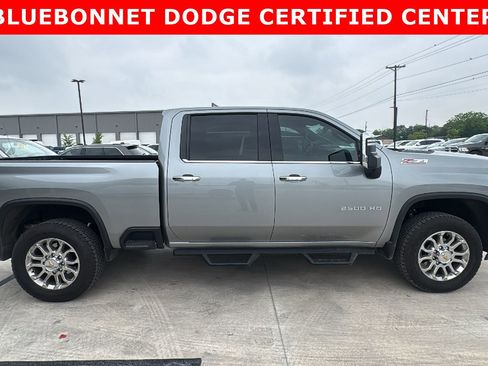 Used 2025 Chevrolet Silverado 2500 LTZ w/ LTZ Plus Package AWD/4WD image 4