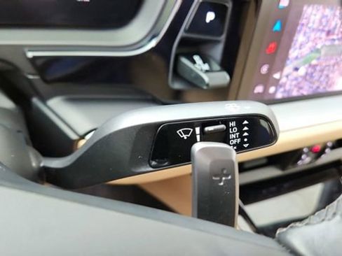 Used 2025 Porsche Cayenne Coupe AWD/4WD image 41