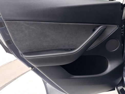 Used 2023 Tesla Model Y 2WD image 32