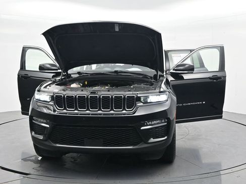 Used 2023 Jeep Grand Cherokee Limited image 41