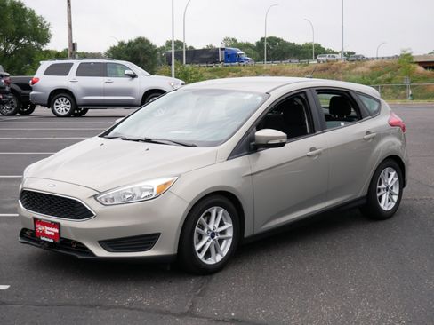 Used 2016 Ford Focus SE FWD image 3