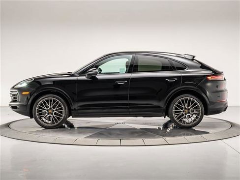 Used 2023 Porsche Cayenne Platinum Edition image 2