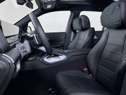 New 2026 Mercedes-Benz GLS 580 4MATIC image 17