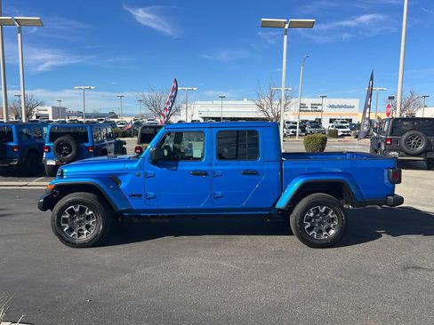 New 2026 Jeep Gladiator Sport AWD/4WD image 2