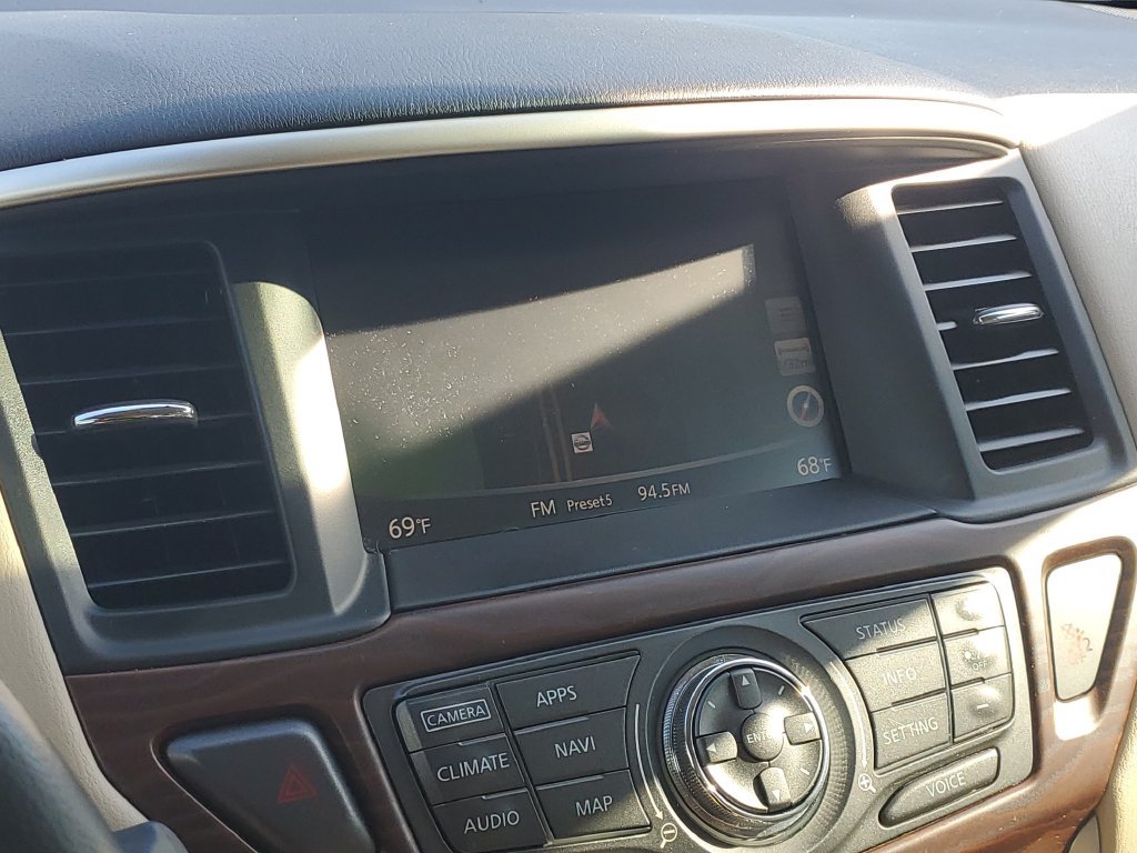 Used 2017 Nissan Pathfinder Platinum FWD image 31