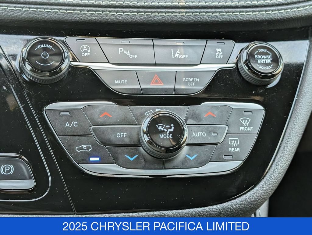 Used 2025 Chrysler Pacifica Limited FWD image 28
