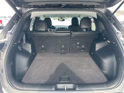 Used 2019 Jeep Cherokee Latitude Plus w/ Comfort/Convenience Group image 17