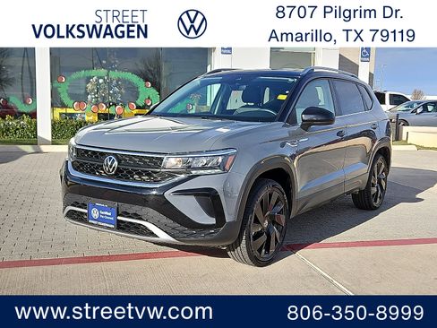 Certified 2024 Volkswagen Taos SE image 1