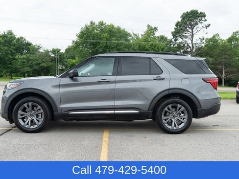 Used 2025 Ford Explorer Active w/ Active Comfort Package AWD/4WD image 3