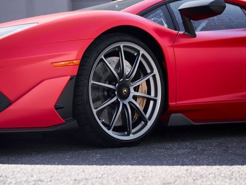 Used 2019 Lamborghini Aventador SVJ image 18