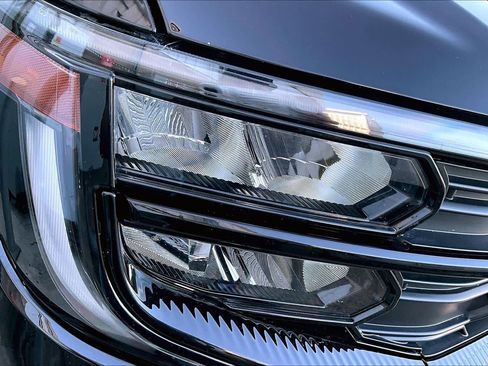 Certified 2025 Ford Expedition Active image 27