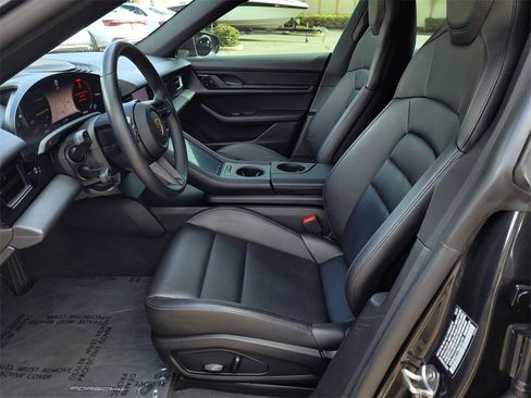 Used 2021 Porsche Taycan image 18