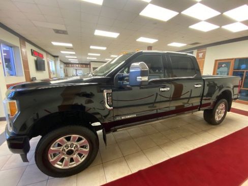 Used 2018 Ford F250 Platinum w/ Platinum Ultimate Package image 2