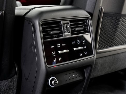 Used 2025 Porsche Cayenne image 25