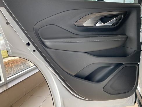 Used 2022 GMC Terrain SLT w/ Tech Package image 9