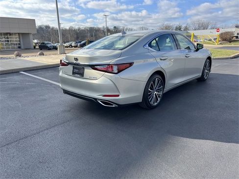 Used 2025 Lexus ES 350 w/ Premium Package image 3