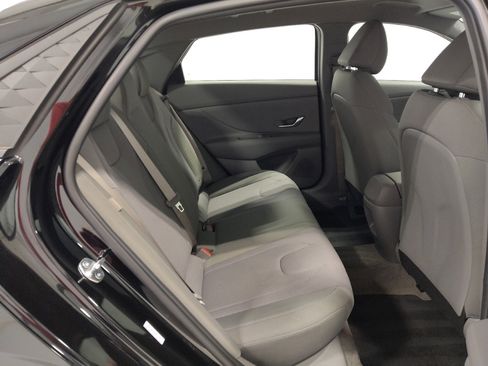 Used 2025 Hyundai Elantra SE image 19