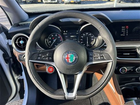 Used 2019 Alfa Romeo Stelvio Ti image 18