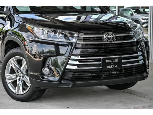 Used 2017 Toyota Highlander Limited w/ Protection Package #3 AWD/4WD image 2