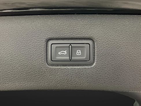 Used 2023 Audi Q7 3.0T Premium w/ Convenience Package image 17