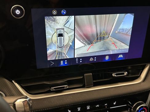 Used 2025 Chevrolet Equinox LT w/ Safety and Technology Package AWD/4WD image 14