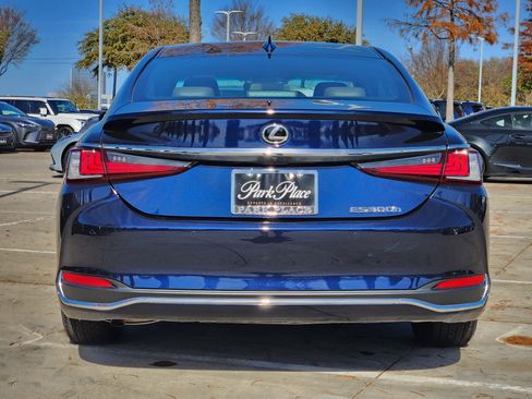 Used 2025 Lexus ES 300h w/ Premium Package image 12