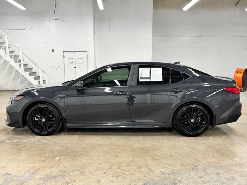 Used 2026 Toyota Camry SE FWD image 4