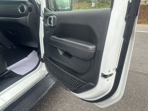 Used 2020 Jeep Gladiator Overland image 13