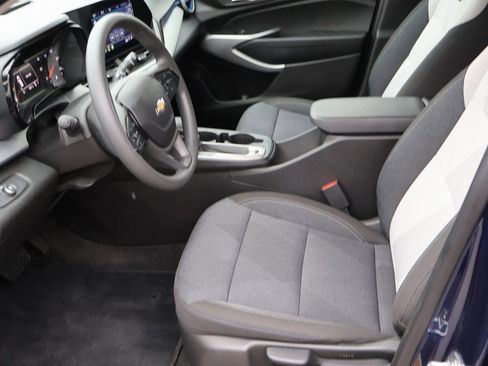 Used 2024 Chevrolet Trax LS w/ LS Convenience Package image 39