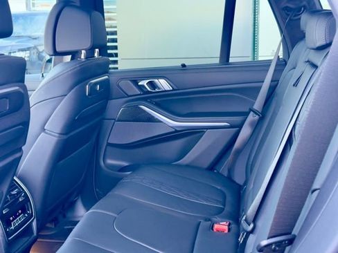 Used 2026 BMW X5 M60i image 9