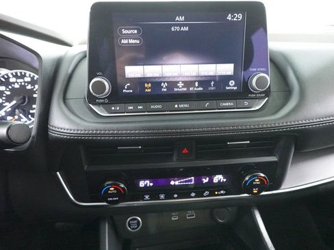 Used 2023 Nissan Rogue SV image 17