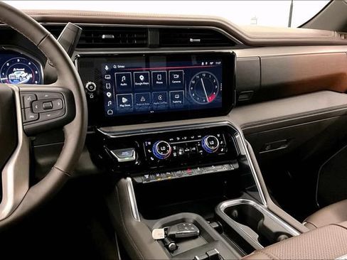 Used 2025 GMC Sierra 2500 Denali w/ Denali Reserve Package AWD/4WD image 7