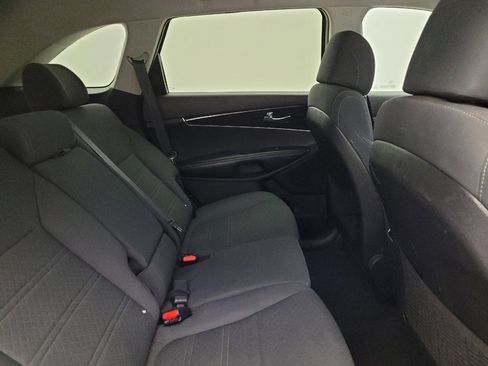 Used 2017 Kia Sorento LX w/ LX Convenience Package image 19