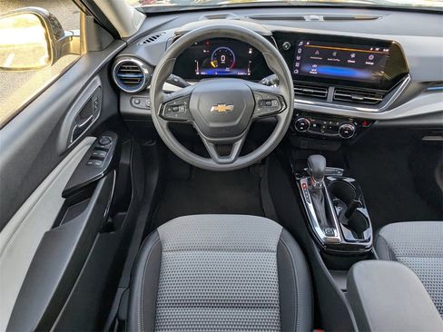 Certified 2025 Chevrolet Trax LT image 17