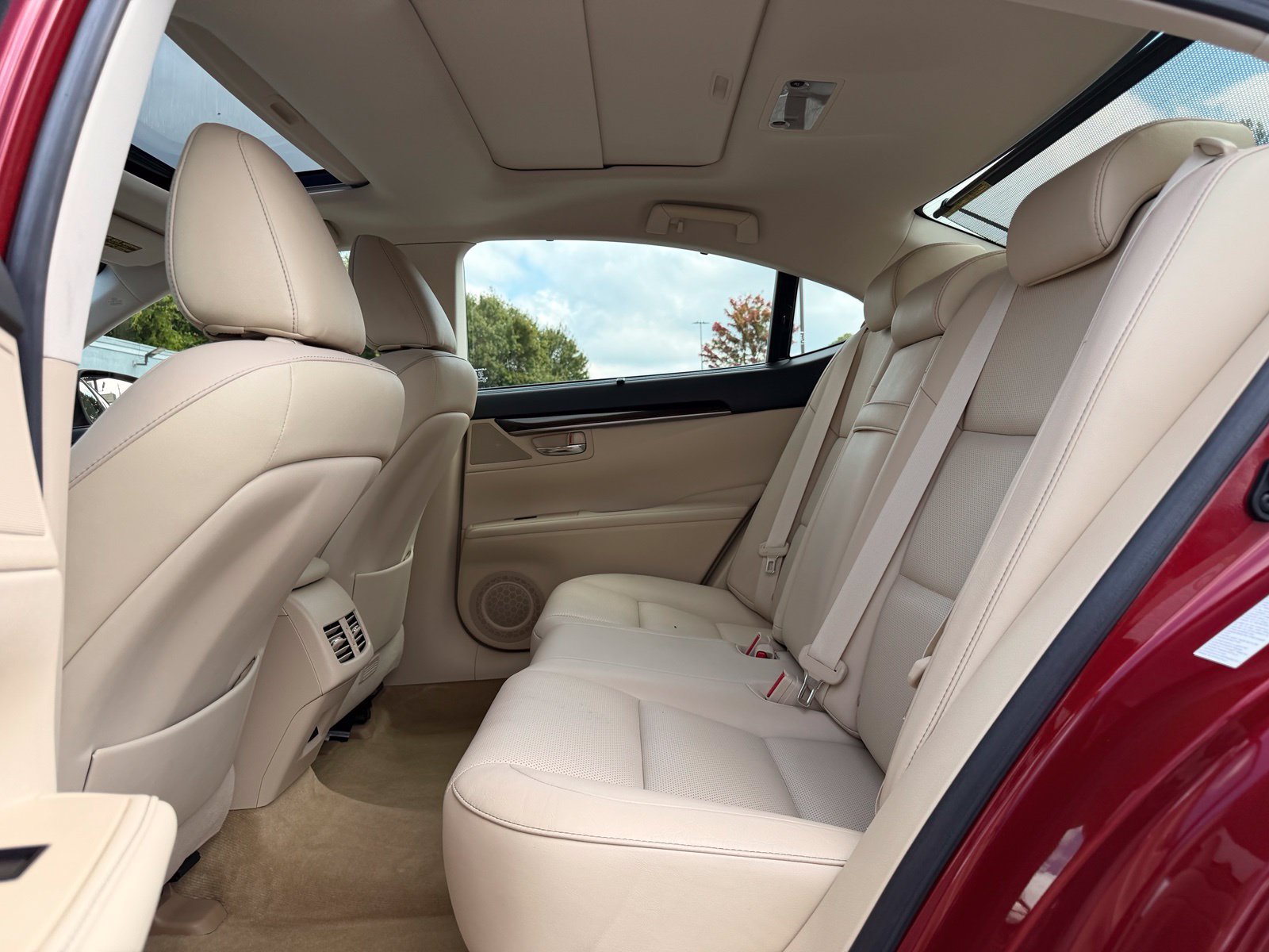 Used 2015 Lexus ES 350 w/ Ultra Luxury Package FWD image 29