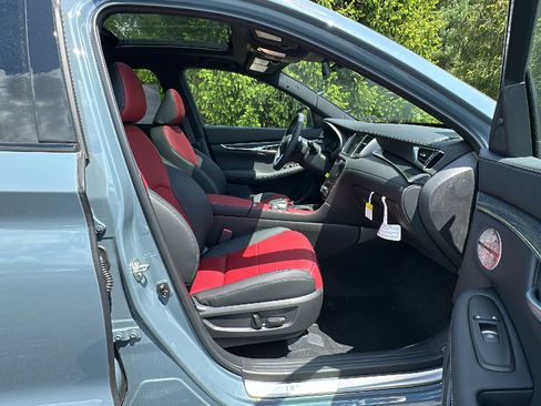 New 2025 INFINITI QX50 Sport image 10