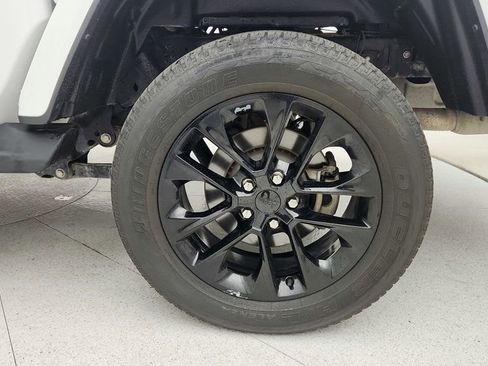 Used 2022 Jeep Gladiator Overland image 9