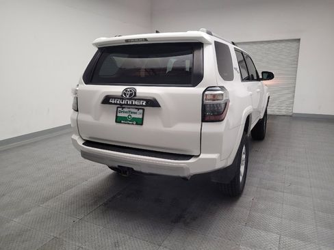 Used 2018 Toyota 4Runner TRD Off-Road AWD/4WD image 7