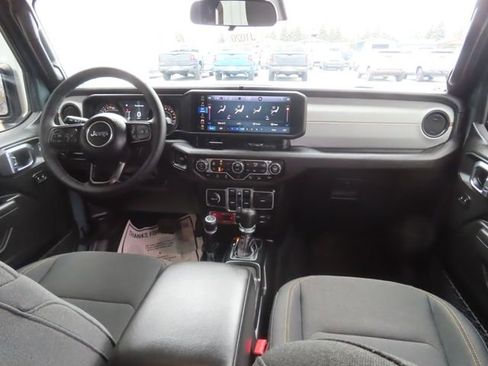 Used 2025 Jeep Wrangler Unlimited Sport AWD/4WD image 25