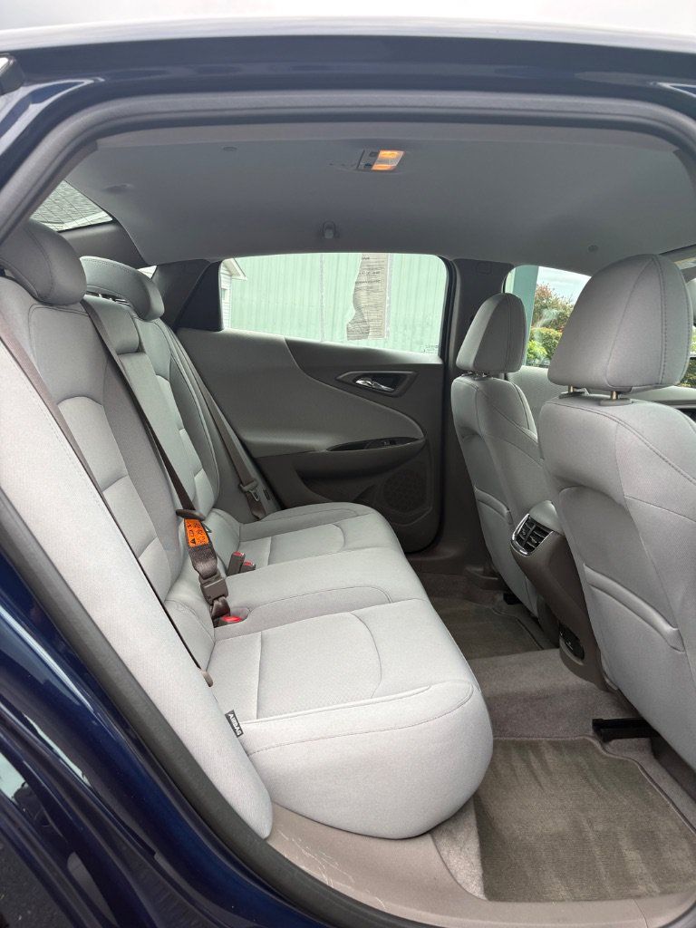 Used 2018 Chevrolet Malibu LT FWD image 22