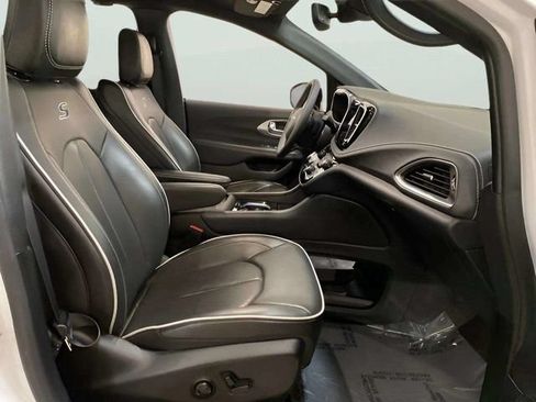 Used 2026 Chrysler Pacifica Limited w/ S Appearance Package FWD image 26