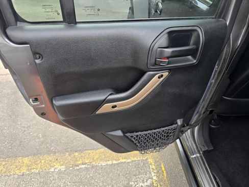 Used 2017 Jeep Wrangler Unlimited Sahara image 21