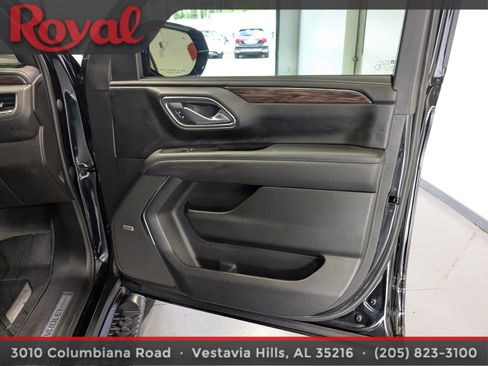 Used 2023 Chevrolet Tahoe Z71 w/ Luxury Package AWD/4WD image 7