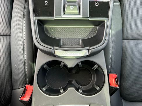 Used 2025 Porsche Macan Turbo image 27