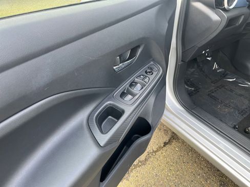 Used 2025 Nissan Versa SV image 18