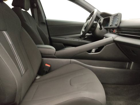 Used 2025 Hyundai Elantra Sport FWD image 21